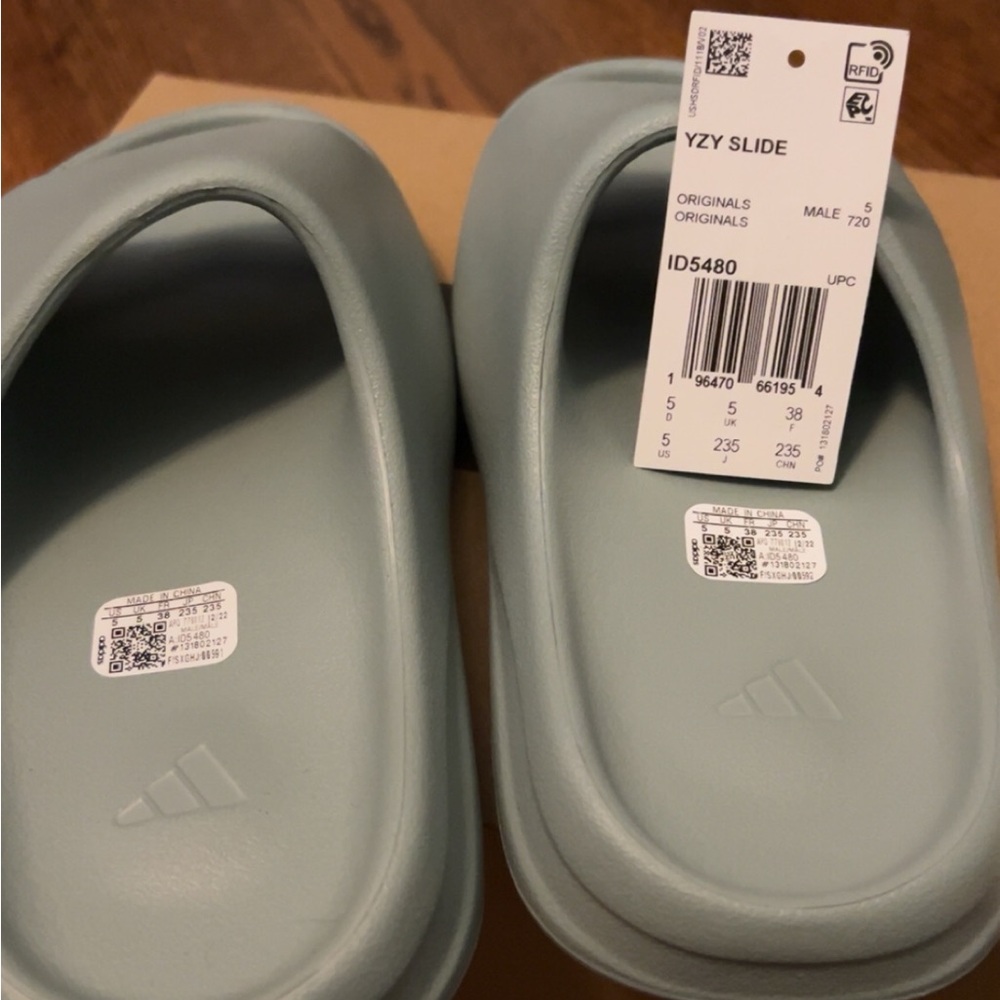 Yeezy sea salt 5